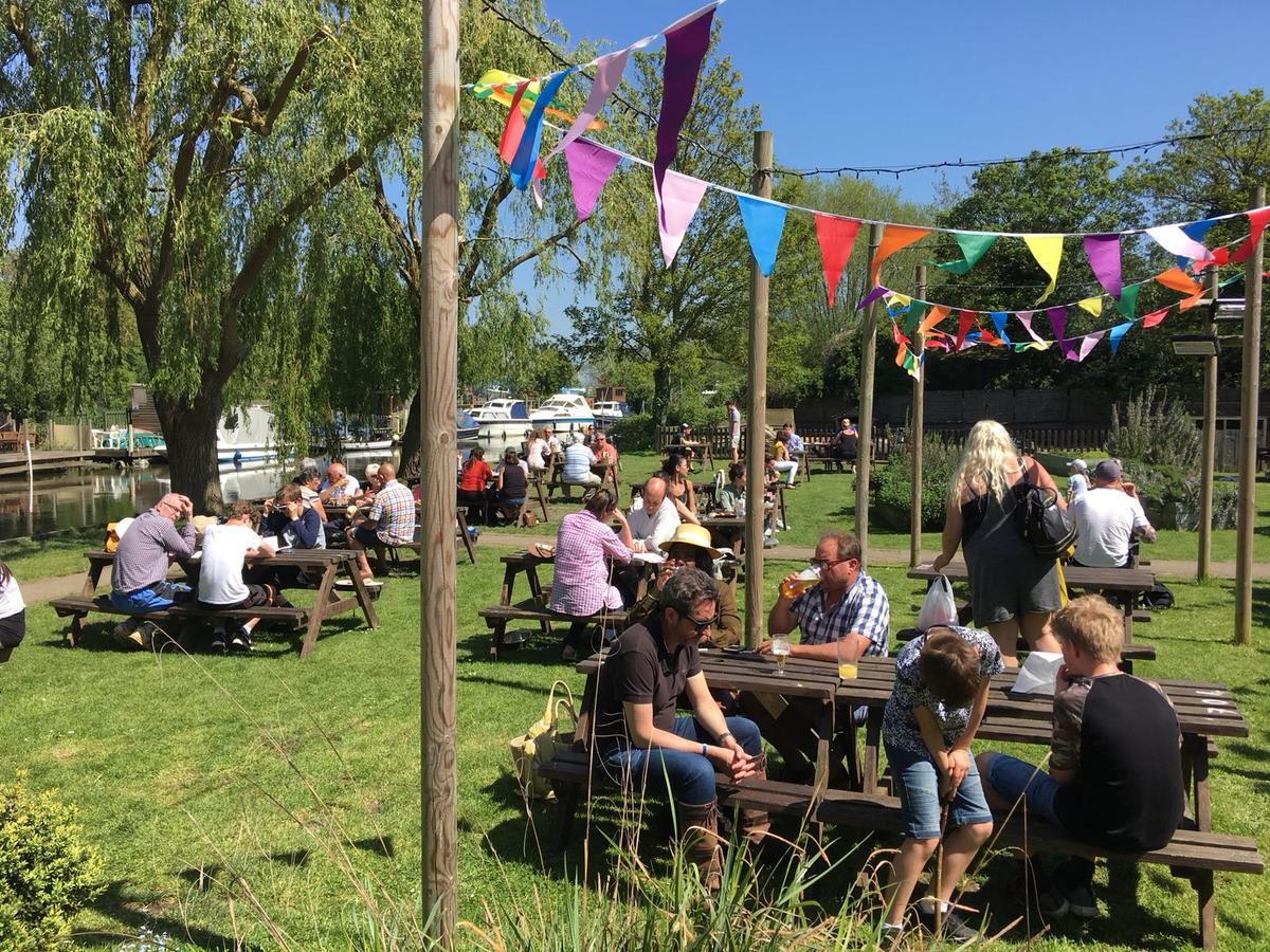 The Grove Ferry Inn Chislet Buitenkant foto